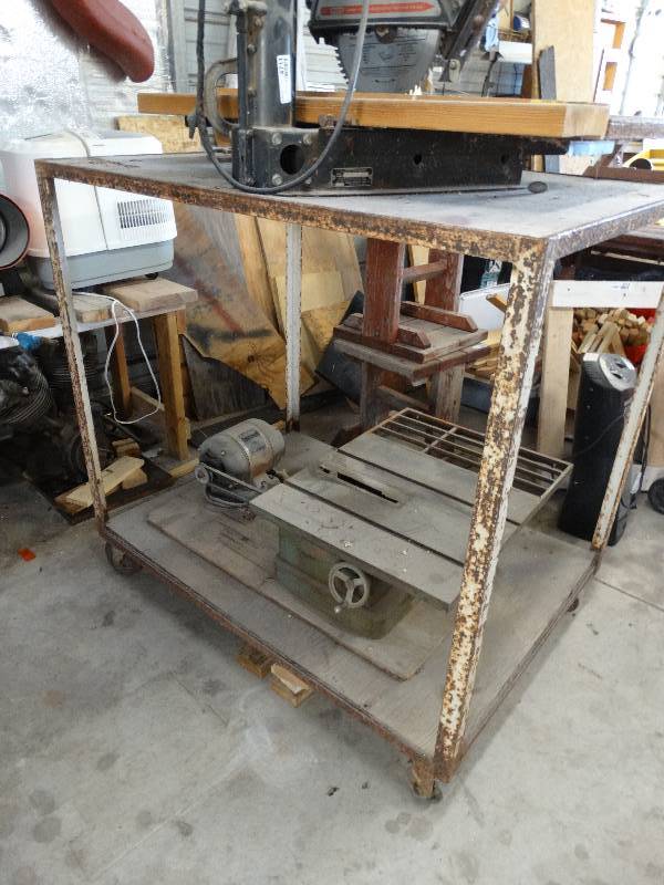 lot 4713 image: Large metal cart on wheels.