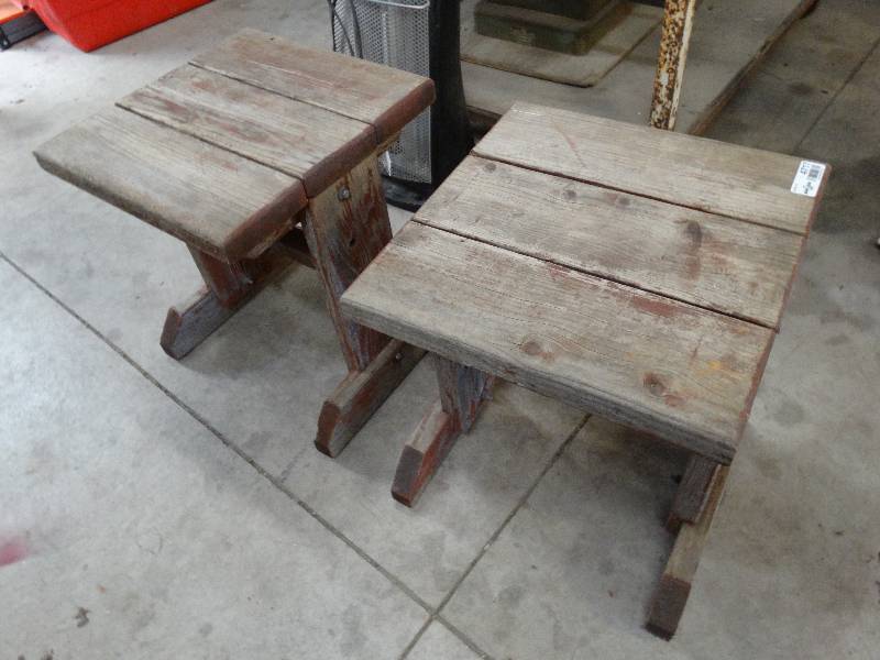 lot 4717 image: 2 wooden small tables.