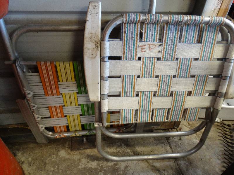 lot 4726 image: 2 lawn chairs,.