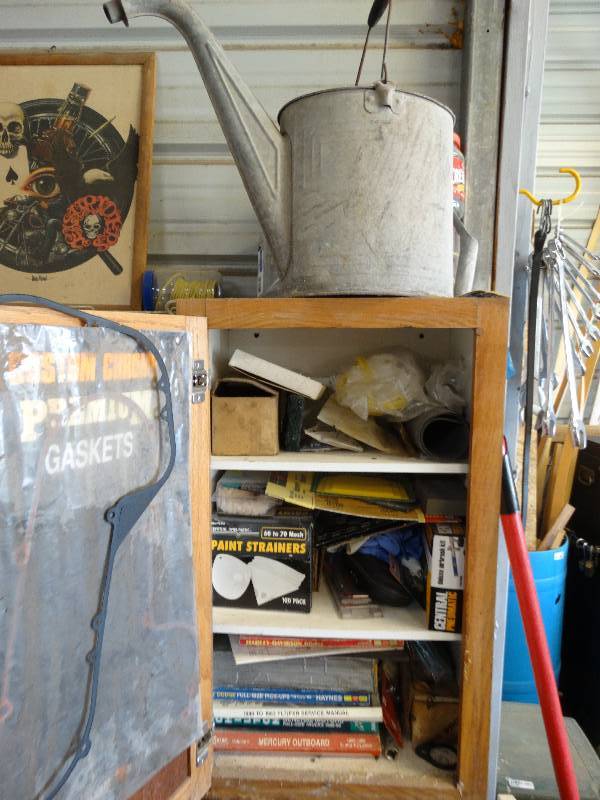 lot 4727 image: Contents in & on cabinet.