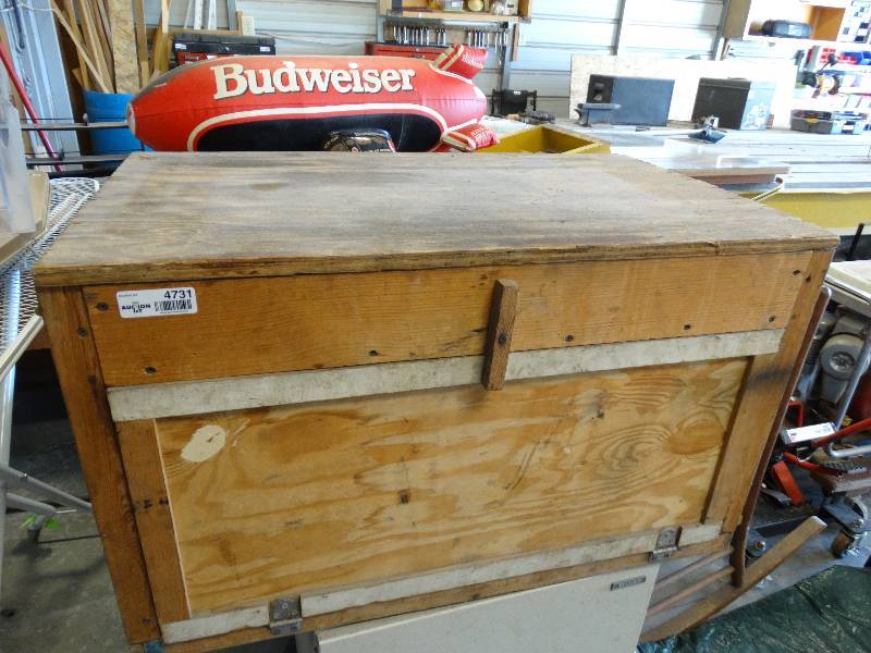 lot 4731 image: Wooden crate wRC car, parts & tools.