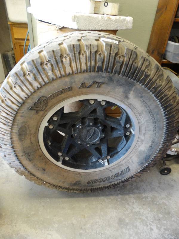 lot 4732 image: Wheel & tire 37x12.50R18LT.