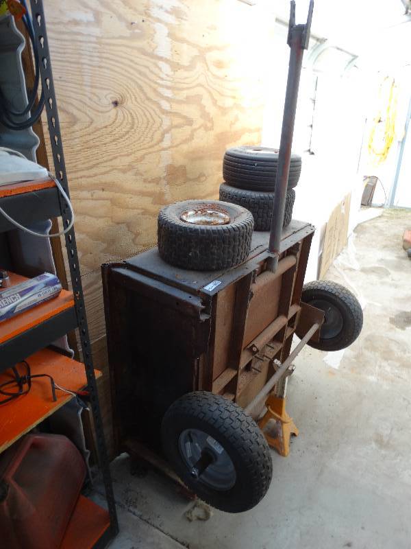 lot 4736 image: 10 cu.ft. yard trailer.