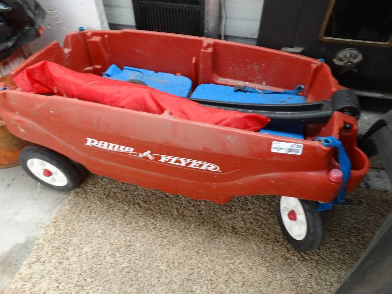 lot 4739 image: Radio flyer wagon wtopper.