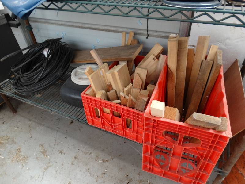 lot 4742 image: Contents on metro rack. RACK NOT INCLUDED.