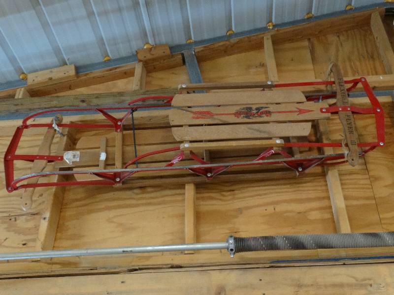 lot 4746 image: Lot of 2 flexable flyer 3 sleds.