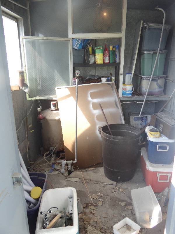 lot 13569 image: Contents in shed.