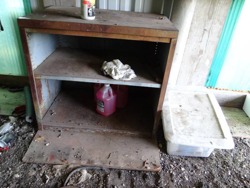 lot 13592 image: Cabinet with contents.