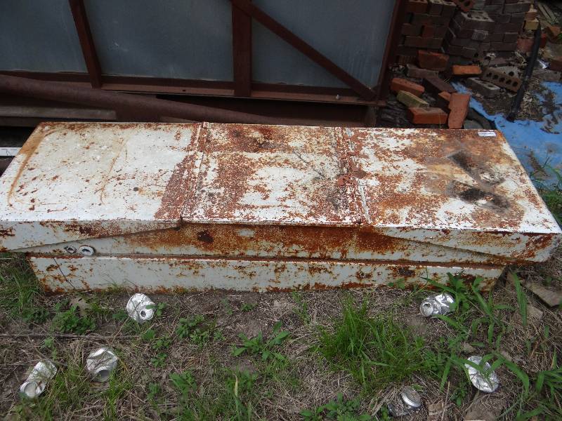 lot 13603 image: Metal truck tool box.