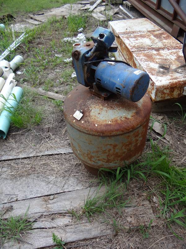 lot 13604 image: Controlled air water tank.