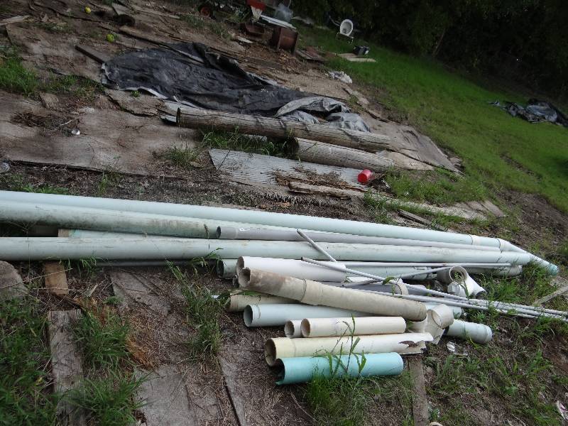 lot 13605 image: Lot of pvc piping.