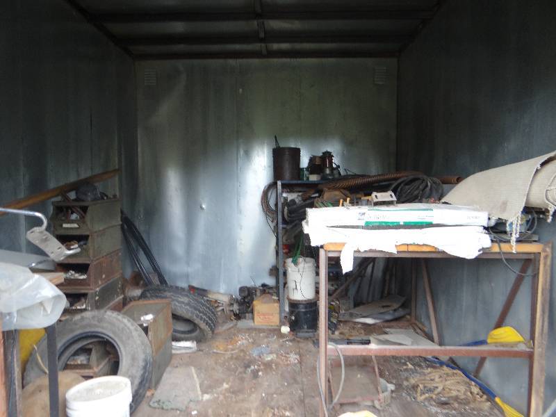 lot 13606 image: Contents in shed.