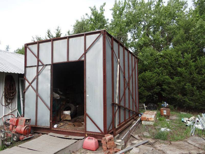 lot 13607 image: Large shed, contents NOT included.