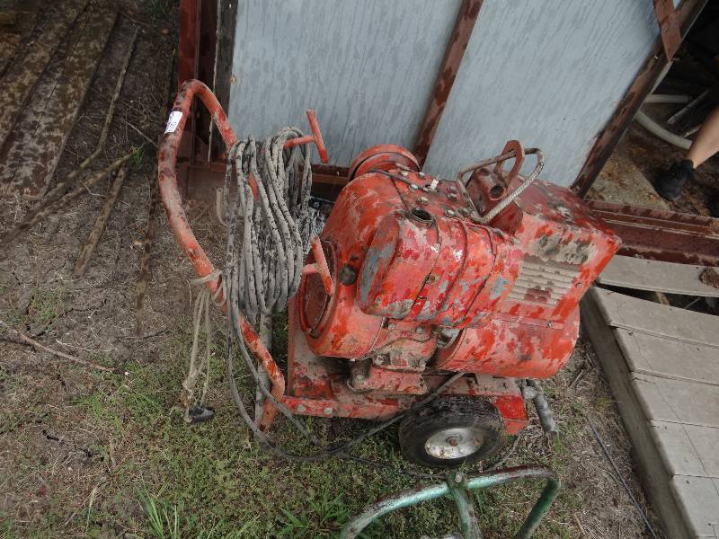 lot 13614 image: Lincoln welder 115 volts, 15 amps.