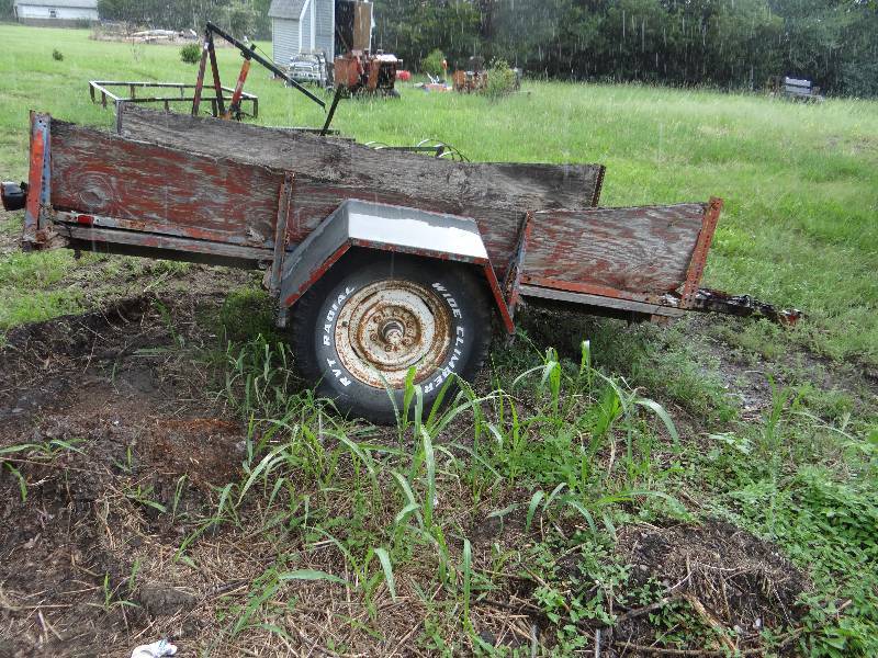 lot 13630 image: 2 wheel utility trailer