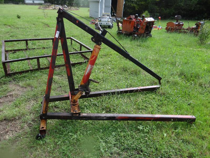 lot 13634 image: Engine hoist.