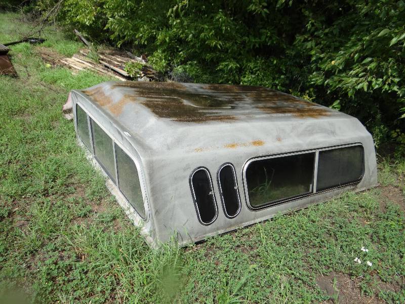 lot 13635 image: Truck topper.