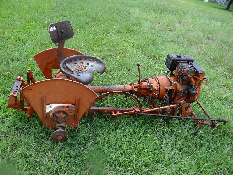 lot 13637 image: Old tracter frame.
