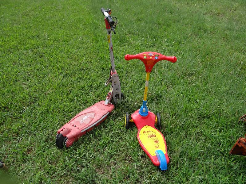 lot 13638 image: 1- toddler scooter and 1- electric scooter unknown condition.