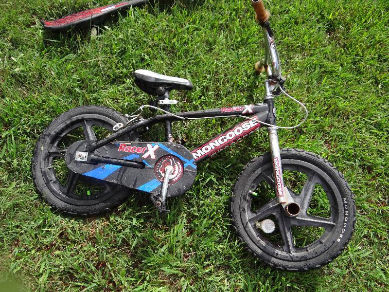 lot 13639 image: Racer x mongoose small kid bike.
