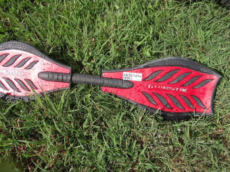 lot 13644 image: Ripstik Caster board.