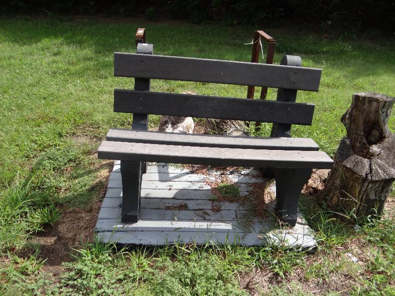 lot 13650 image: Recycled plastic bench.
