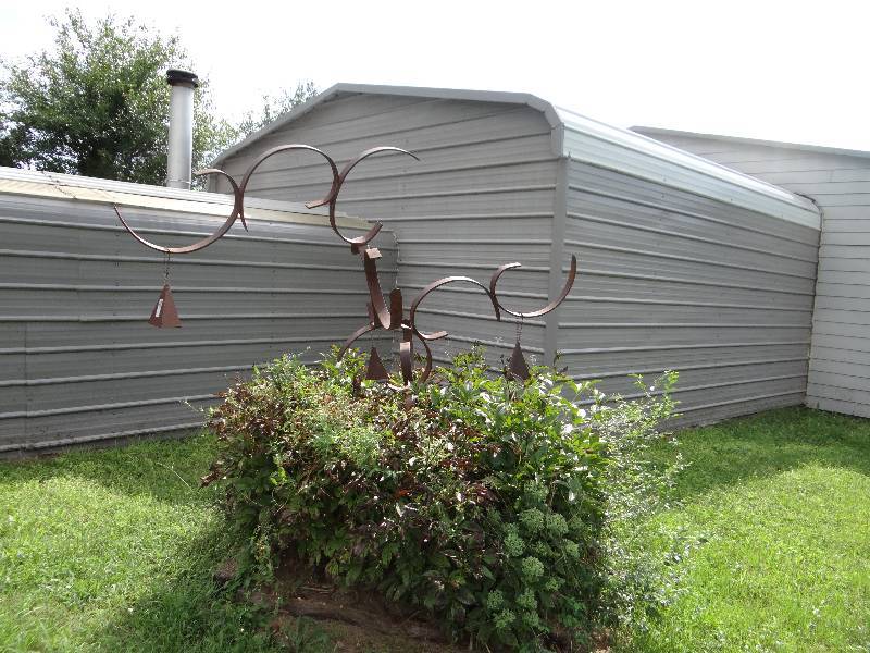 lot 13651 image: Metal yard art.
