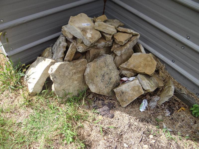 lot 13653 image: Lot of decorative rocks.