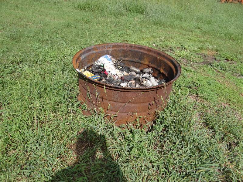 lot 13652 image: Metal fire pit.