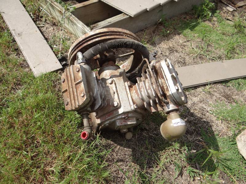 lot 13654 image: Small compressor.