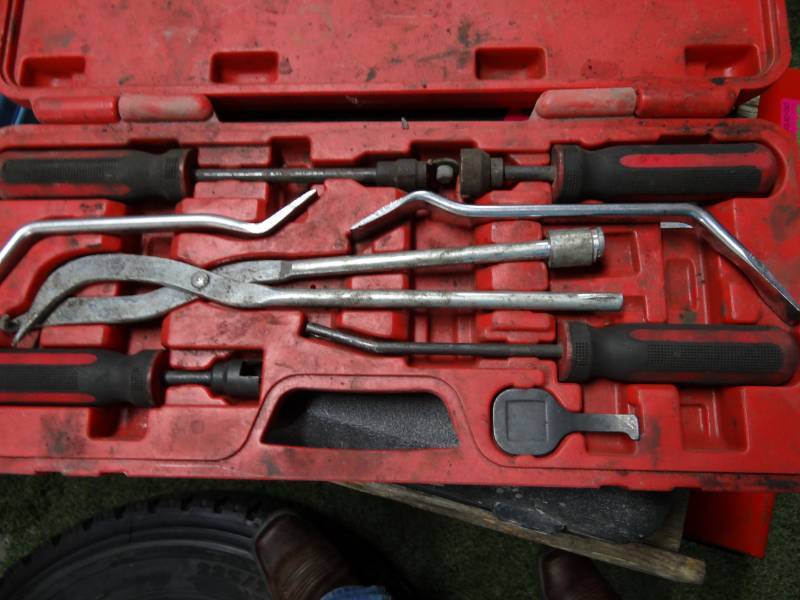 lot 7469 image: OEM 8 Piece Professional Brake Tool Set with Case