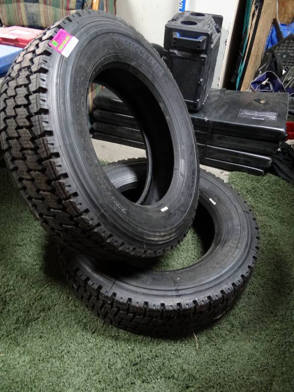 lot 7471 image: Pair of New Michelin Truck Tires 22570R195
