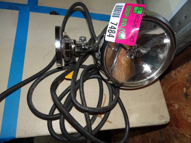 lot 7484 image: 12V Magnetic Spot Light