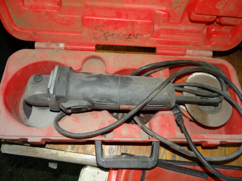 lot 7488 image: Quitter Craftsman 4.5 Angle Grinder 120v with Case