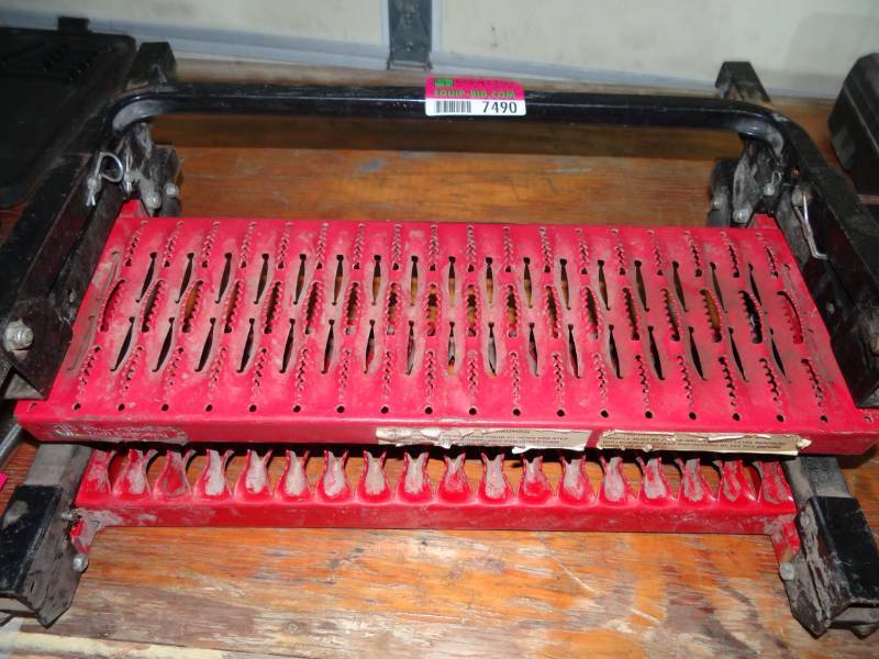lot 7490 image: Set of 2  Tire Steps