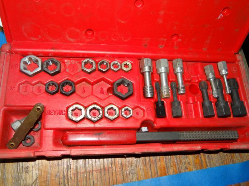 lot 9167 image: Snap On Fraction and Metric Rethreading Set