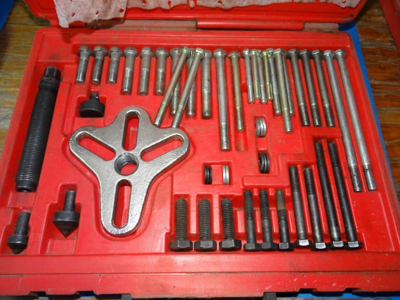 lot 9170 image: Snap On Bolt Grip Puller Set