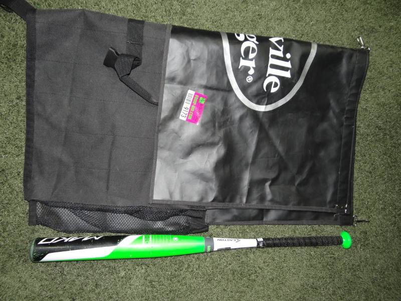 lot 9173 image: Louisville Slugger Bag and Easton Mako Bat