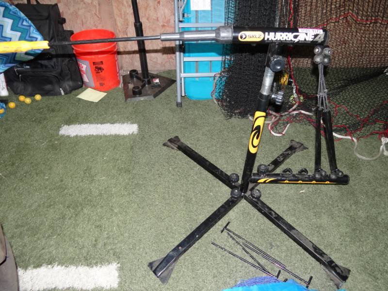 lot 9175 image: Hurricane Skils Batting Trainer
