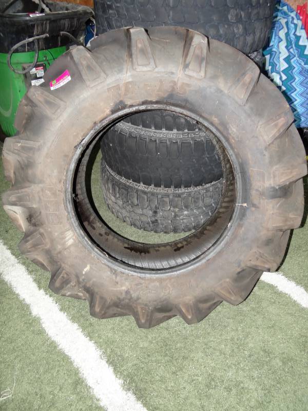 lot 9176 image: Lot of 1 BKT Tractor Tire TR-135