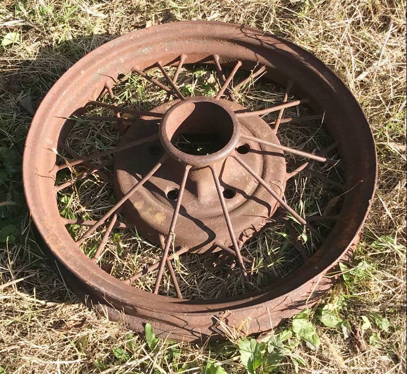 lot 5297 image: Vintage 1920s 1930s Wire Spoke Wheel