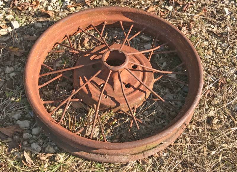 lot 5298 image: Vintage 1920s 1930s Wire Spoke Wheel