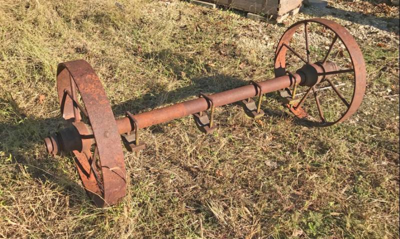 lot 5302 image: Vintage Cast Iron 22  Spoke Wheels and Axles - Put These on Your Rat Rod