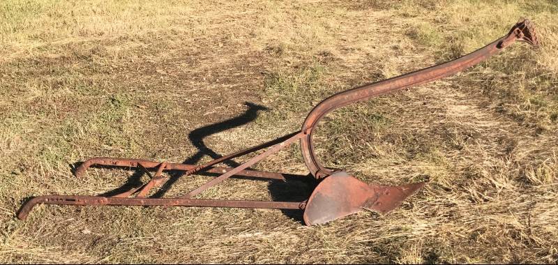 lot 5307 image: Vintage Horse Drawn Walking Middlebreaker Plow
