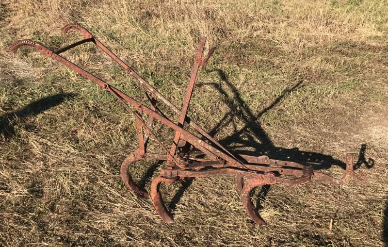 lot 5309 image: Vintage Horse Drawn Walking K294 Middlebreaker Plow