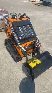 lot 710 image: (QD-480) Arteer Compact Mini Track Loader (Unused)