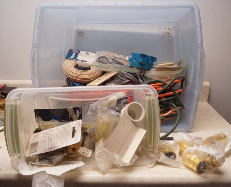 lot 1019 image: Big lot of Misc. Cables, Cords and Electrical Items - see pics for details