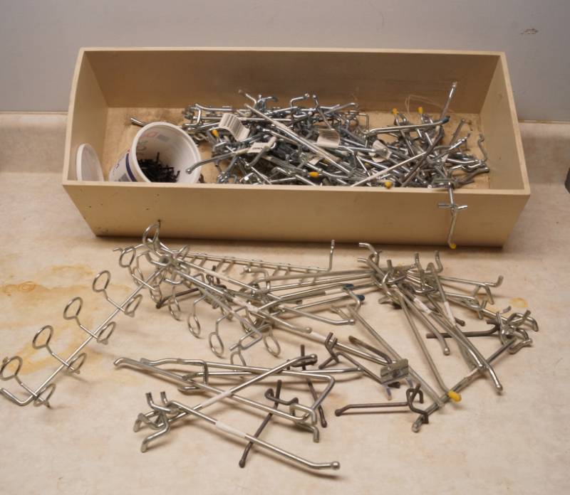 lot 1020 image: Lot of Peg Board Pegs  various pegboard organizer pieces - cool