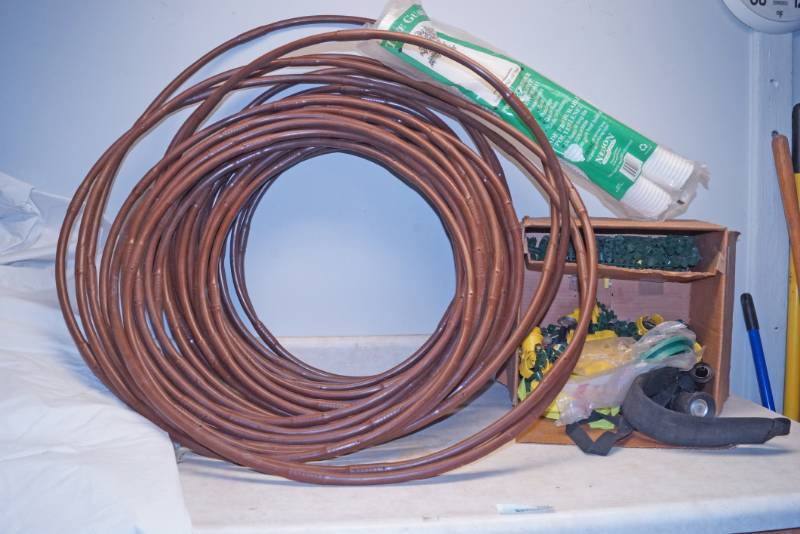 lot 1024 image: Roll of Garden Watering Line - bamboo style and other lawn and garden items - see pics