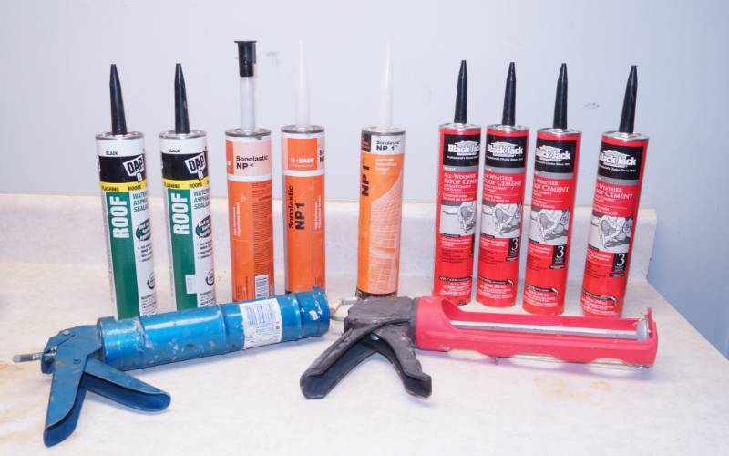 lot 1039 image: Lot of Roofing Sealer, Roof Cement and Polyurethane Sealant - All tubes are soft Comes w 2 caulking guns